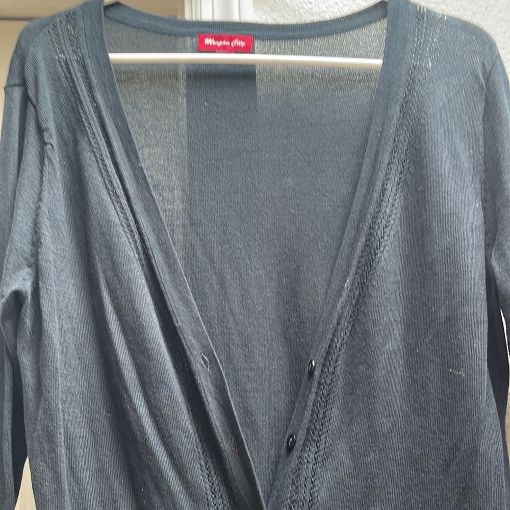 Button down sweater - Picture 2 of 3